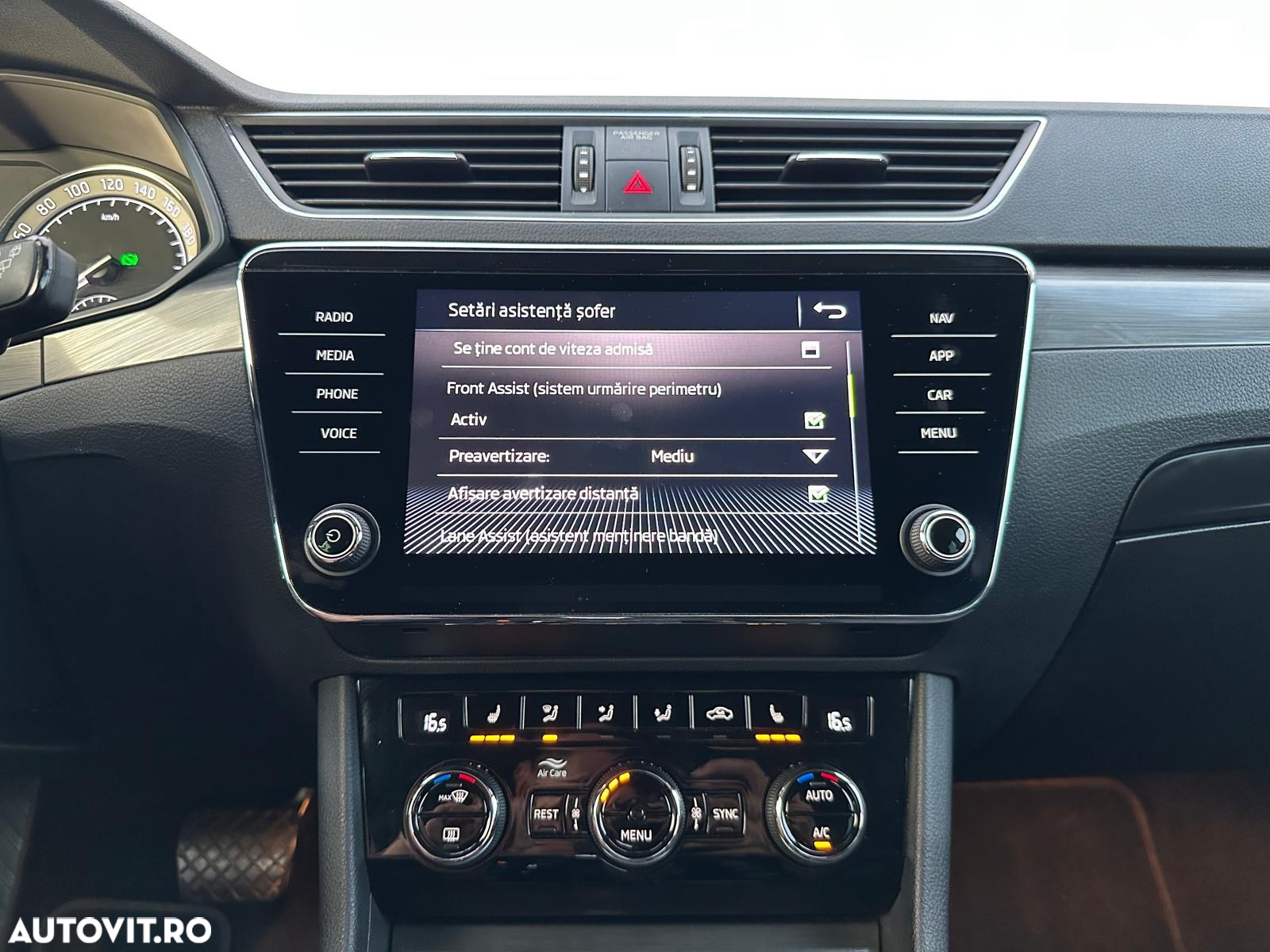 Skoda Superb 2.0 TDI DSG Ambition - 36