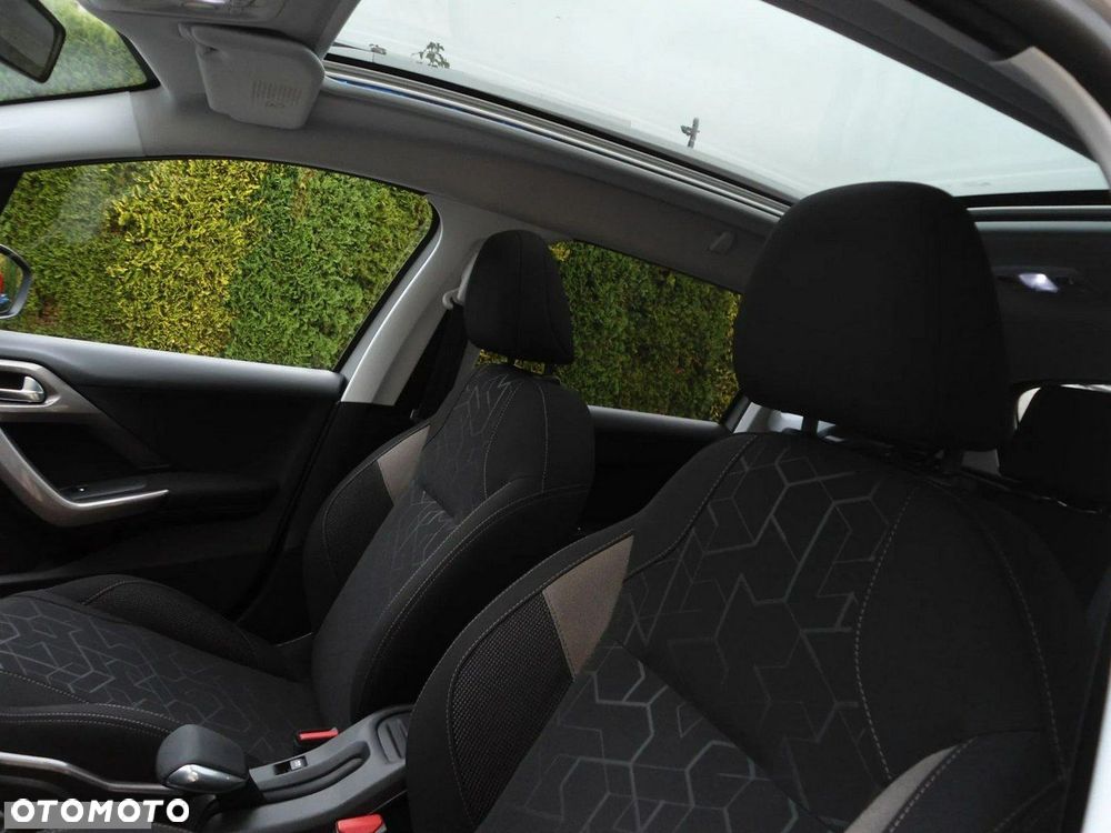 Peugeot 2008 1.6 e-HDi Allure S&S - 31