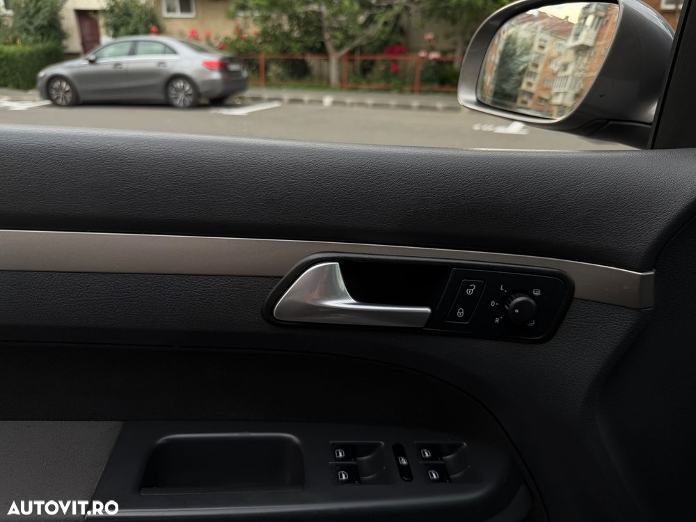 Volkswagen Touran 2.0 TDI Highline - 9