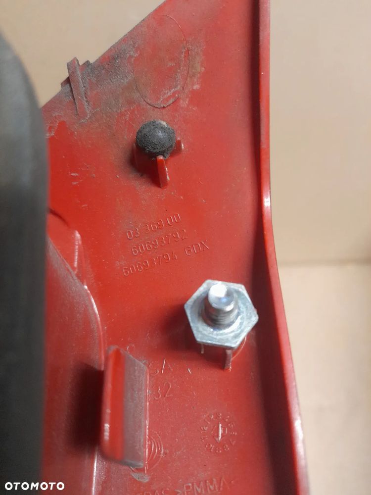Alfa Romeo 147 - lampa tylna lewa w klapę - 4