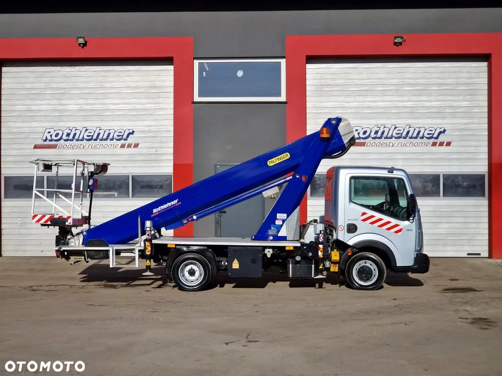 Renault Maxity - 5
