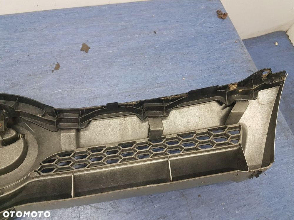 TOYOTA COROLLA VERSO I LIFT  ATRAPA / GRILL 1C0 - 13