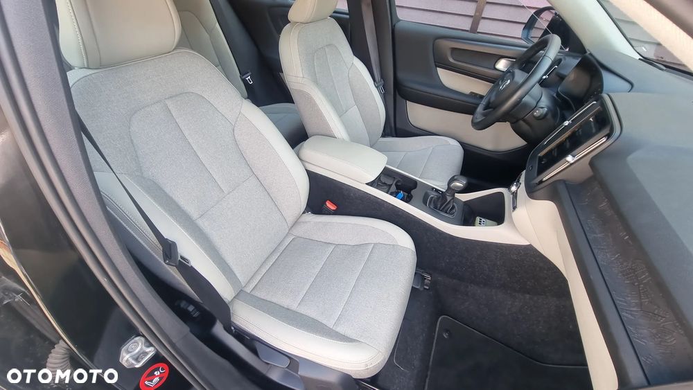 Volvo XC 40 T3 Momentum - 33