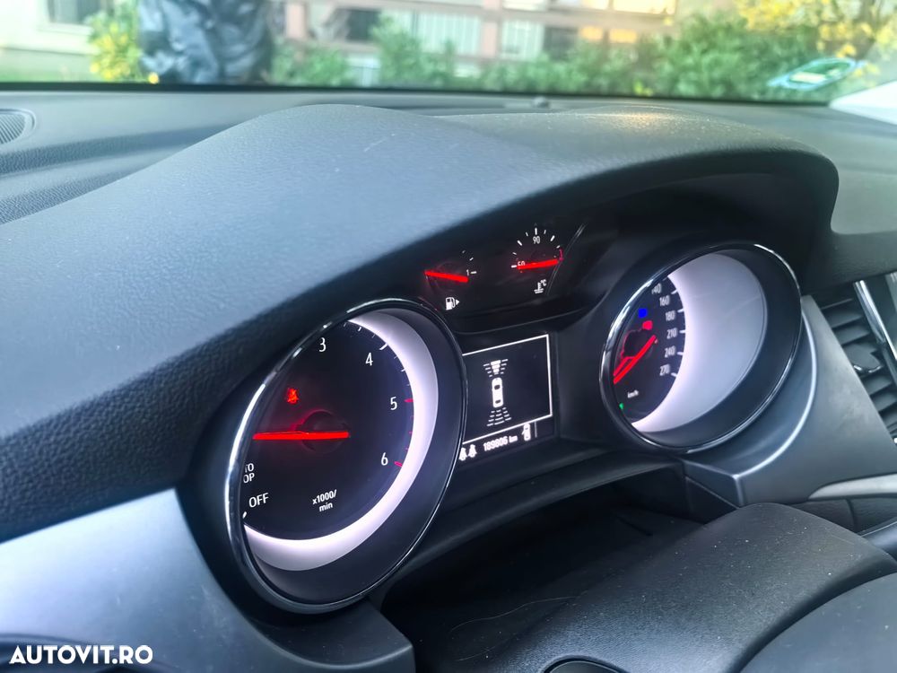 Opel Astra 1.6 D Start/Stop Dynamic - 11