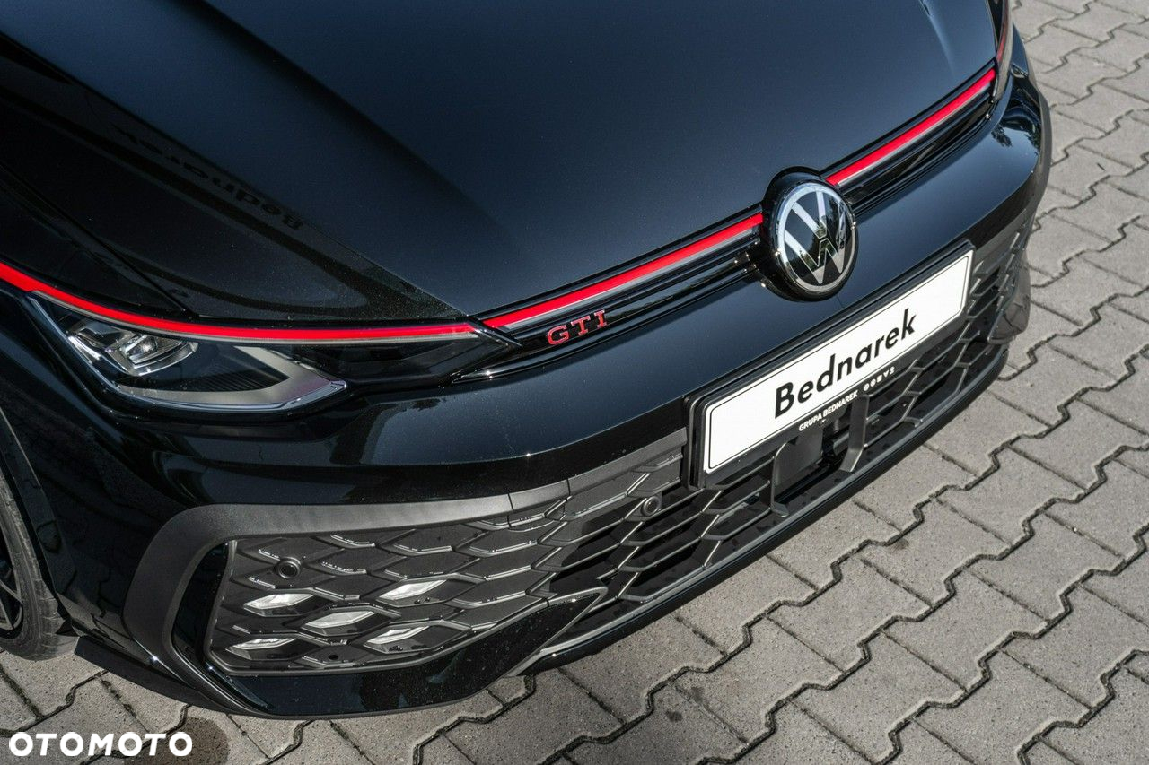 Volkswagen Golf - 6