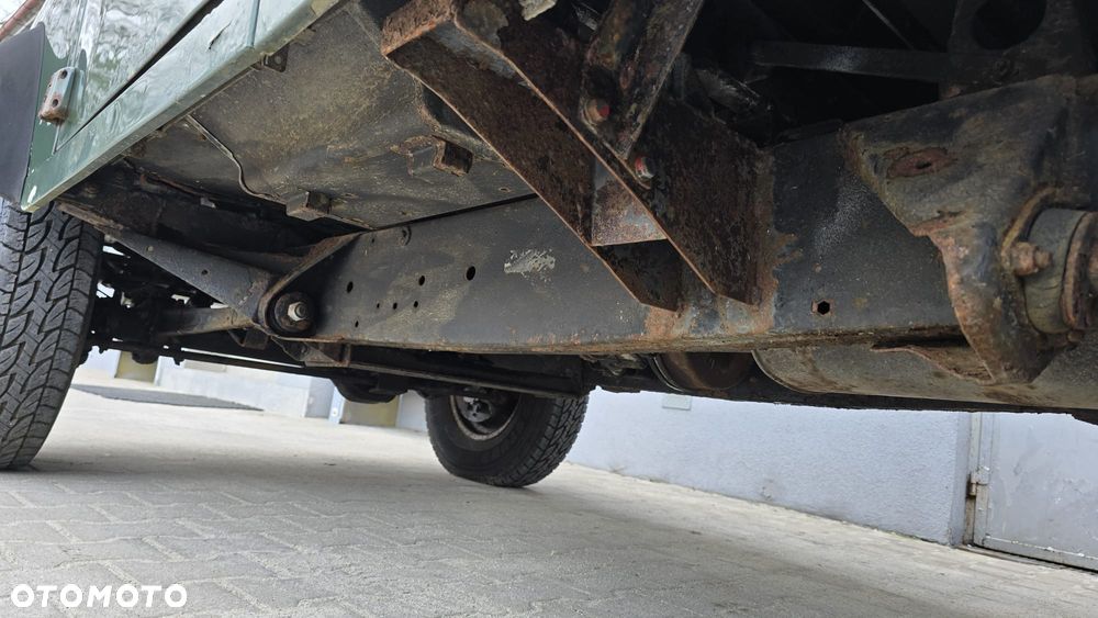 Land Rover Defender - 15