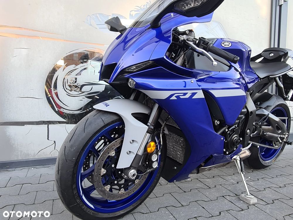 Yamaha R1 - 3