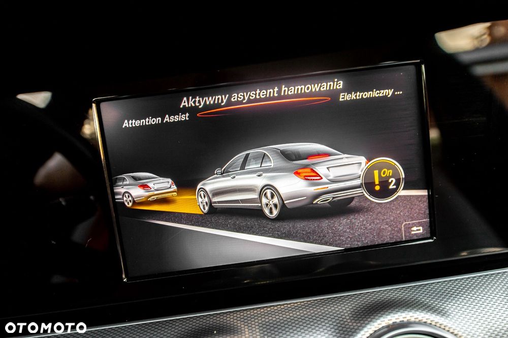 Mercedes-Benz Klasa E 220 d 4-Matic 9G-TRONIC - 29
