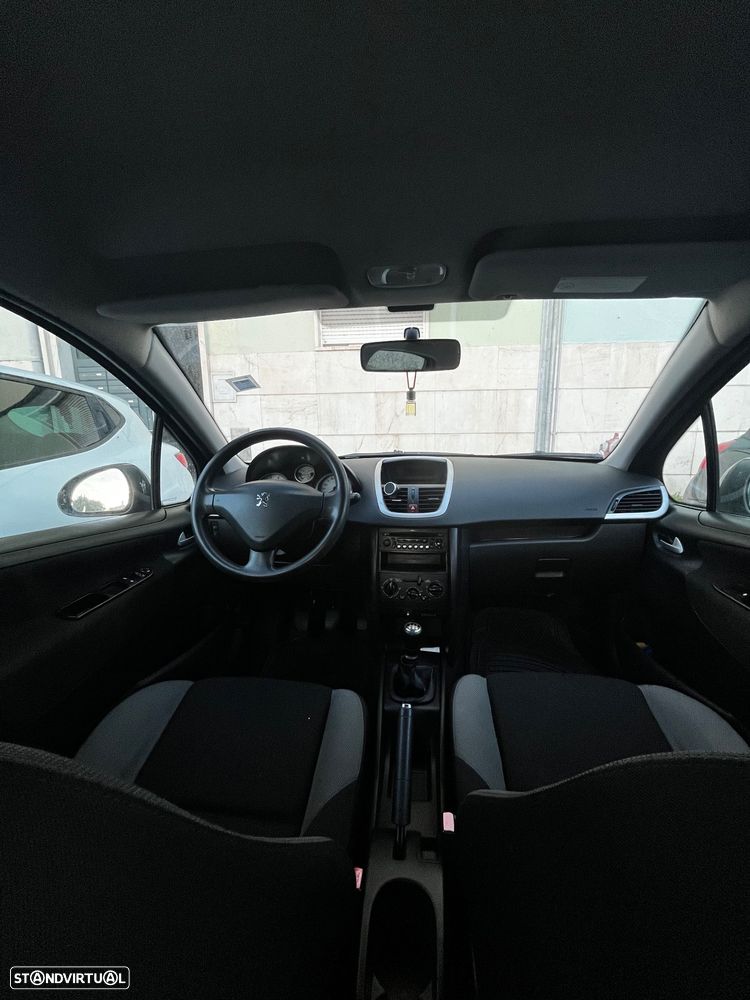 Peugeot 207 1.4 16V Trendy - 14