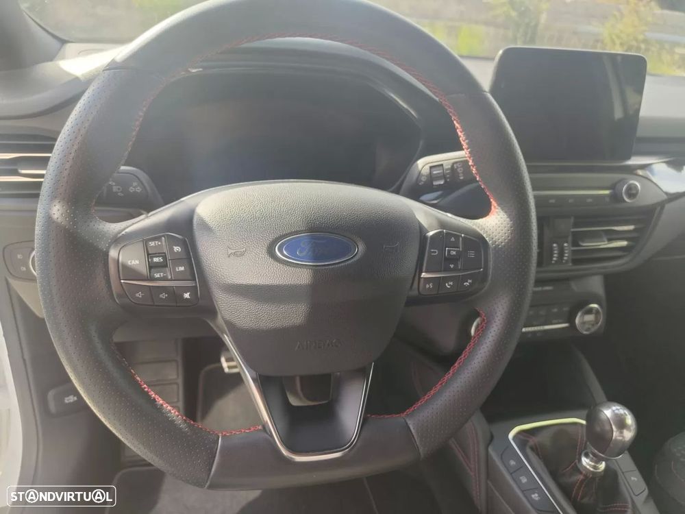 Ford Focus 1.0 EcoBoost MHEV ST-Line X - 15