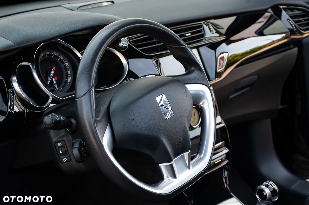 Citroën DS3 PureTech 82 CONNECTED CHIC - 23