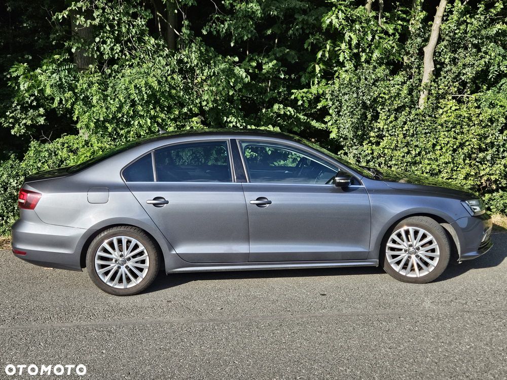 Volkswagen Jetta - 2