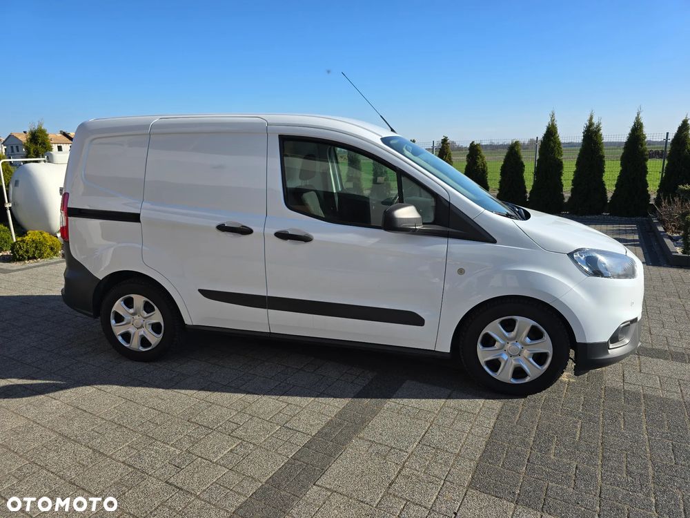 Ford Transit Courier - 1