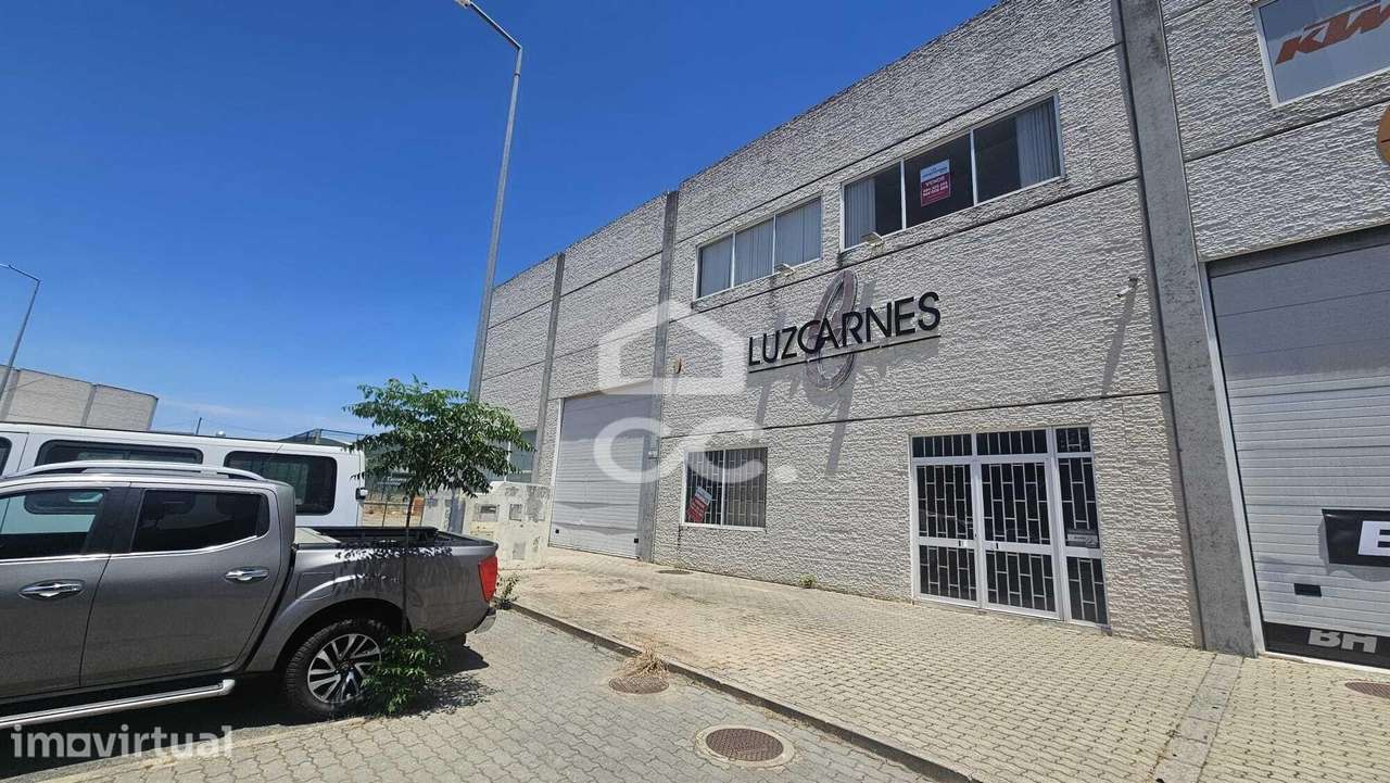 Armazém situado no parque industrial - Grande imagem: 5/15
