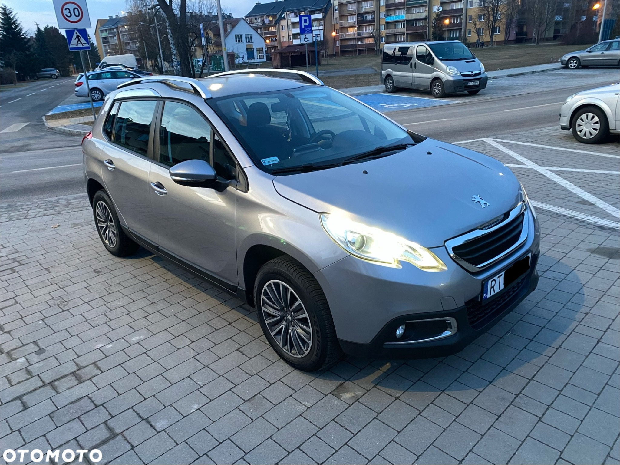 Peugeot 2008 1.2 Pure Tech Active - 5