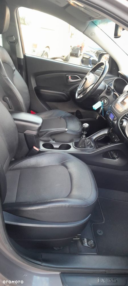 Hyundai ix35 1.7 CRDi 2WD blue Finale Gold - 37