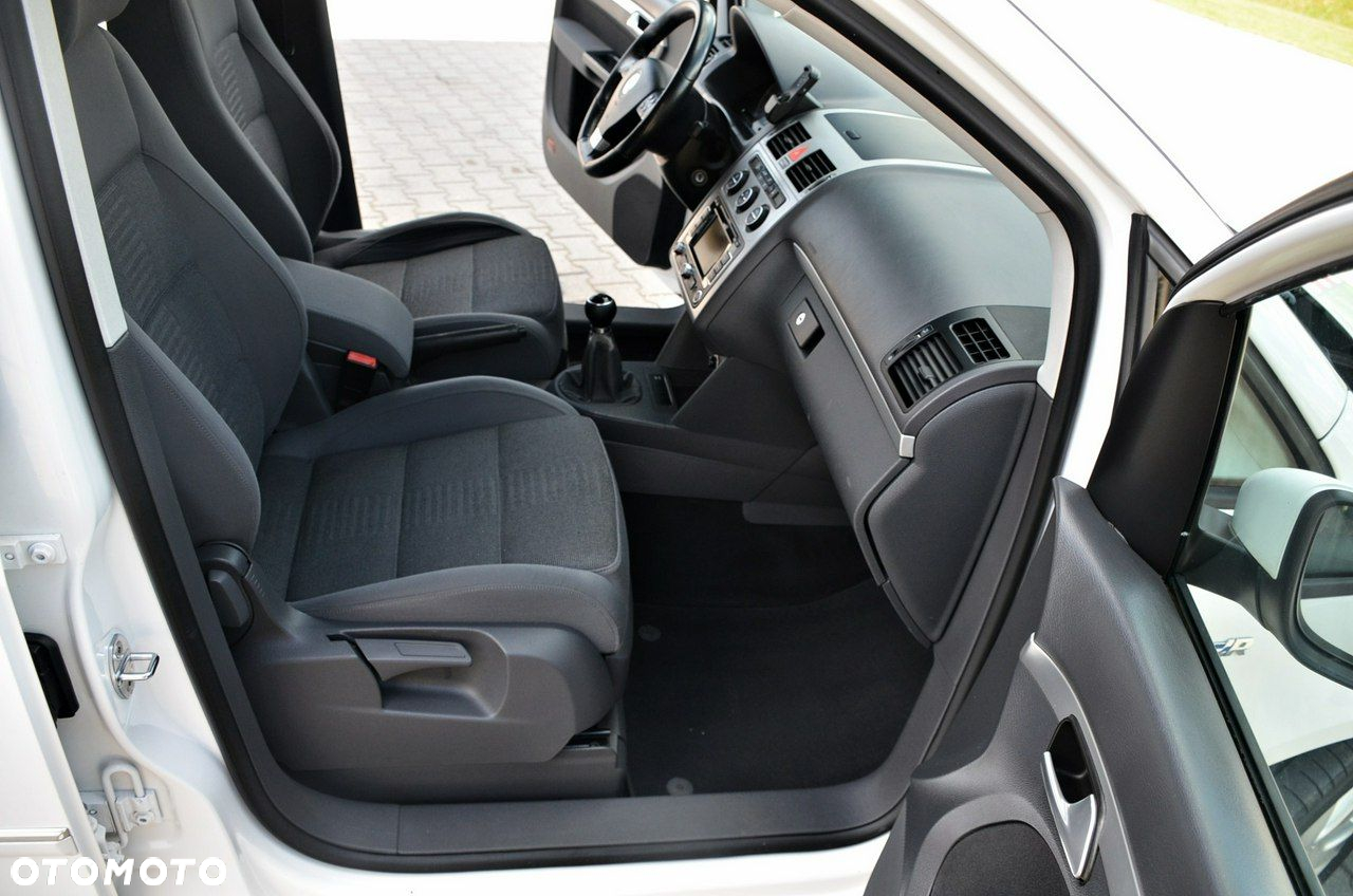 Volkswagen Touran - 25