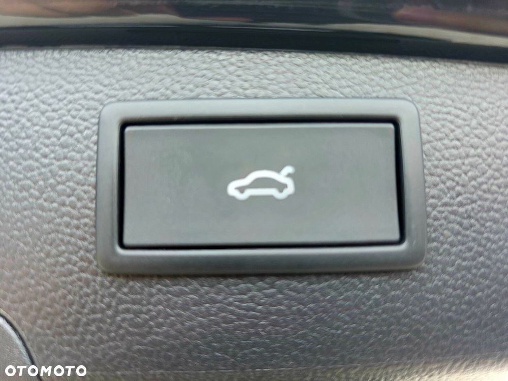 Volkswagen Passat Variant 2.0 TDI EVO Elegance DSG - 36