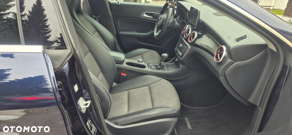 Mercedes-Benz CLA - 23
