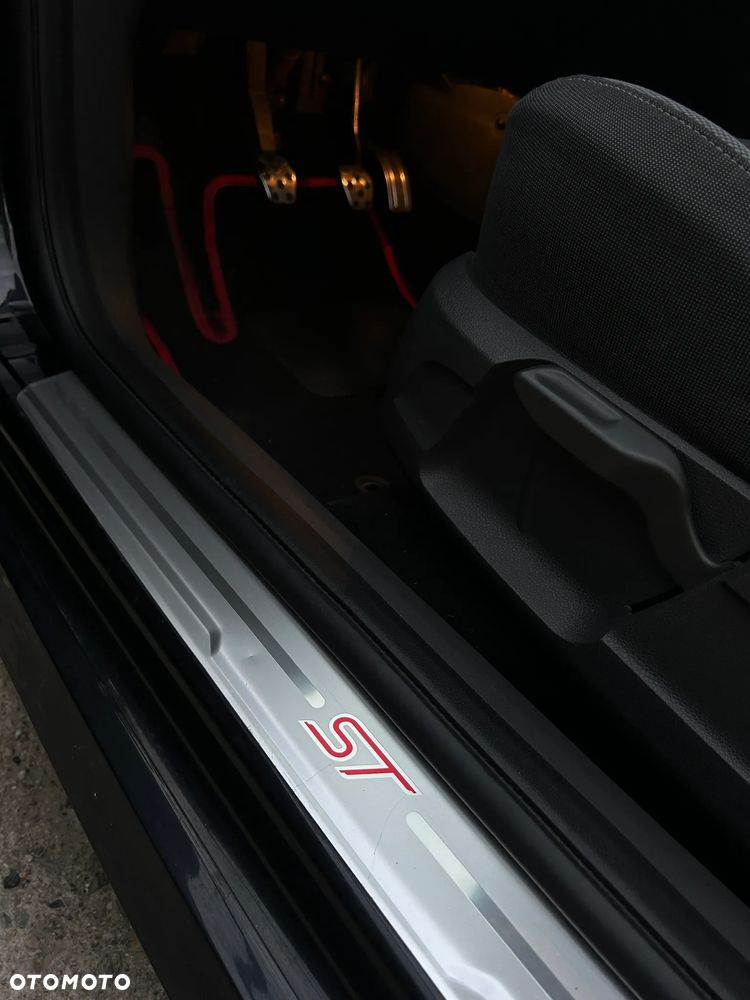 Ford Focus ST - 24