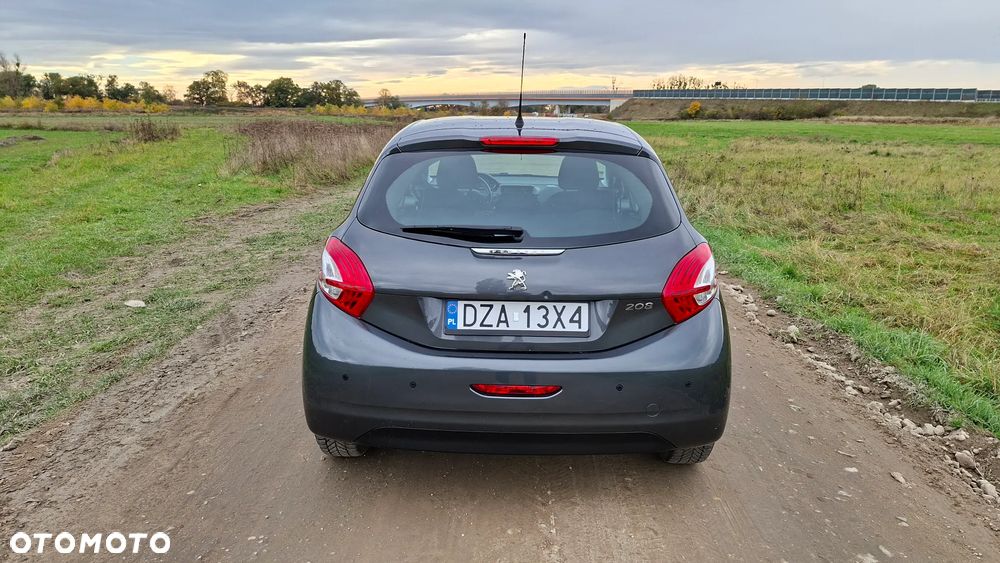 Peugeot 208 - 17