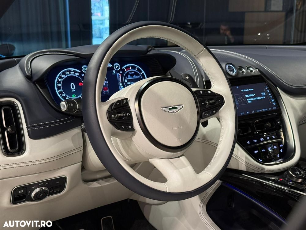 Aston Martin DBX - 21