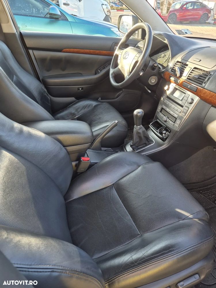 Toyota Avensis 2.0 Sedan Executive - 15