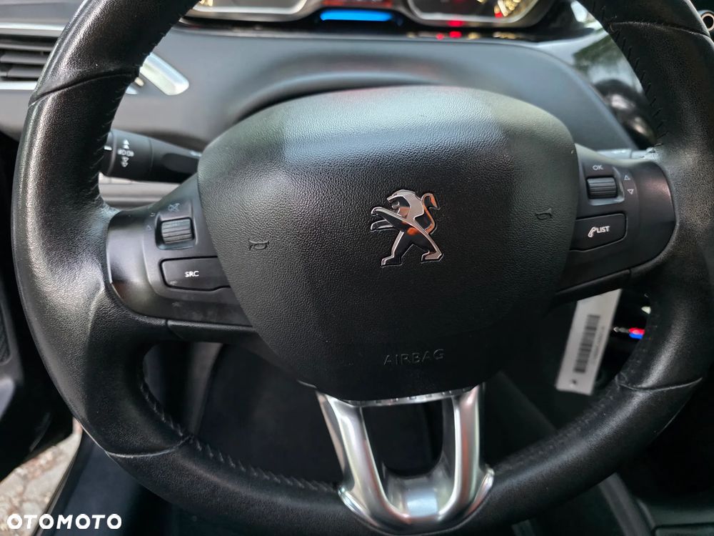 Peugeot 208 1.2 VTi Allure - 17