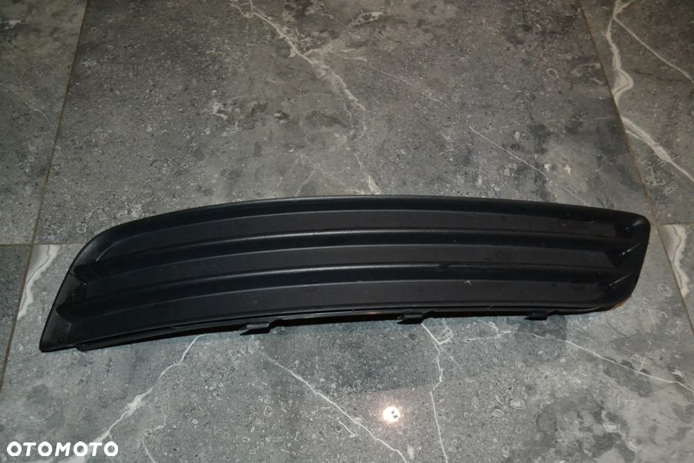 AUDI A3 8P LIFT 08-12 KRATKA ZAŚLEPKA ZDERZAKA PRZÓD PRZEDNIA LEWA 8P0807681E ORYGINAŁ - 1