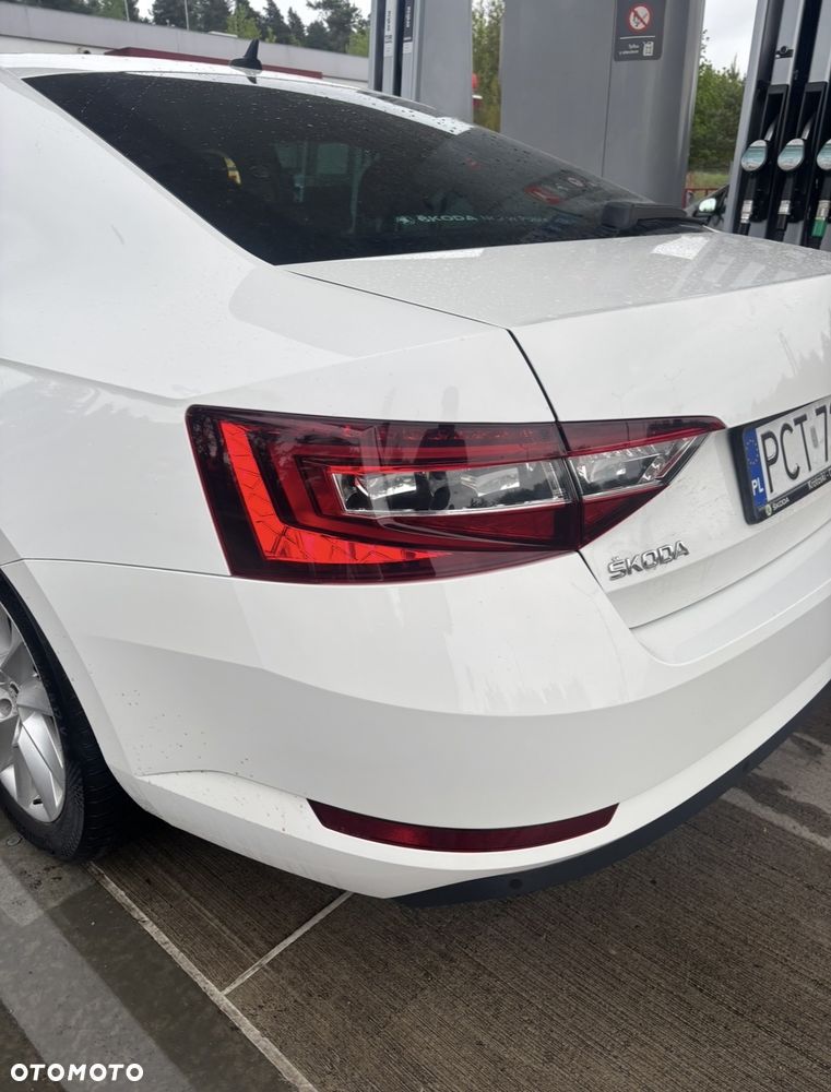Skoda Superb 2018 photo 5
