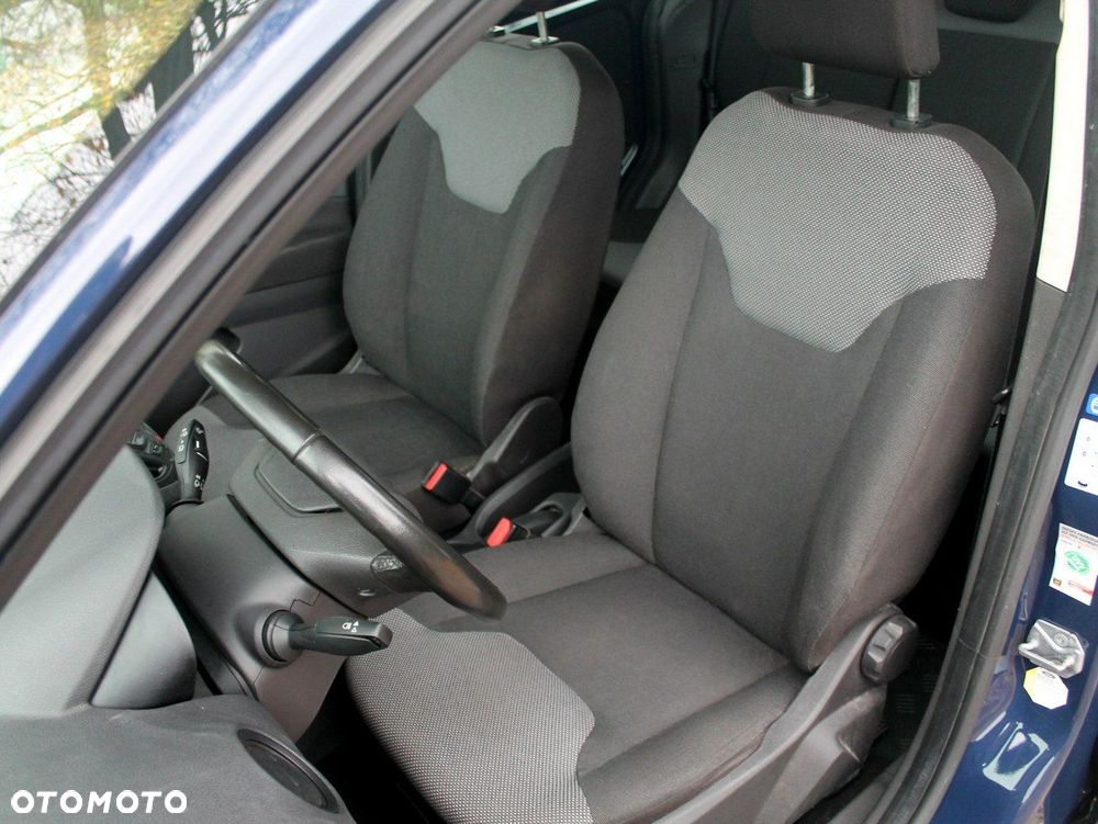 Ford Transit Courier - 26