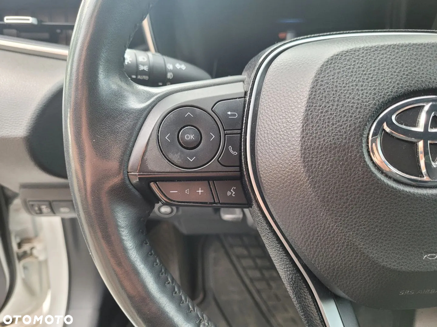 Toyota Corolla 1.8 Hybrid Executive - 17