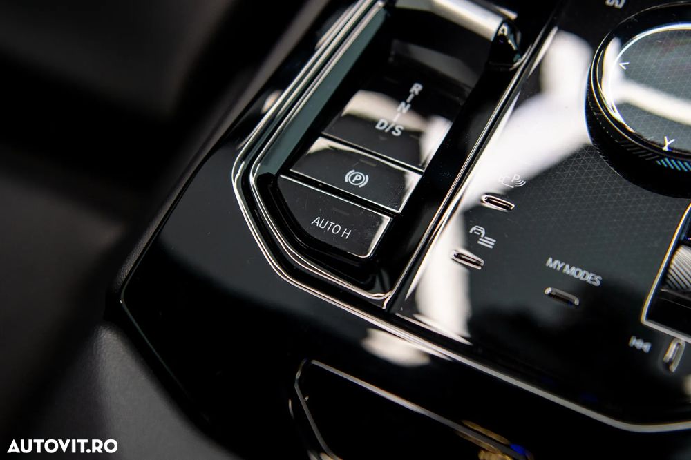 BMW Seria 5 520i AT MHEV - 28