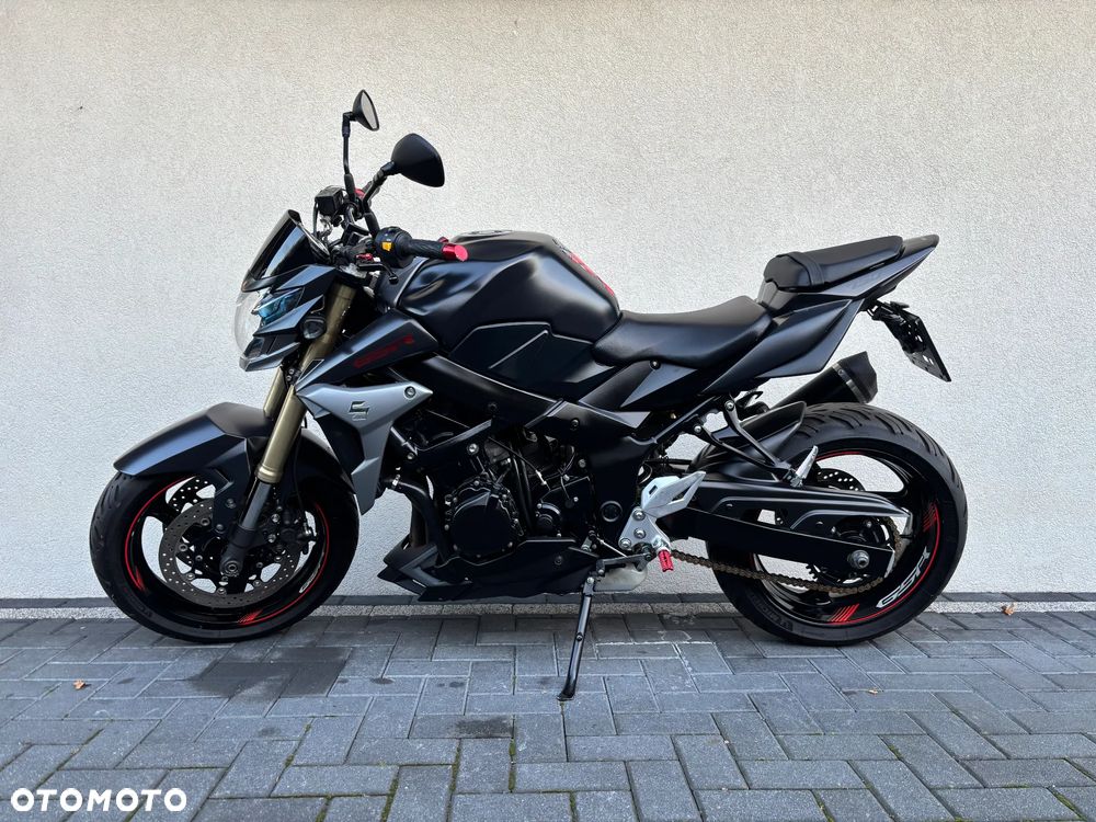 Suzuki GSR - 1