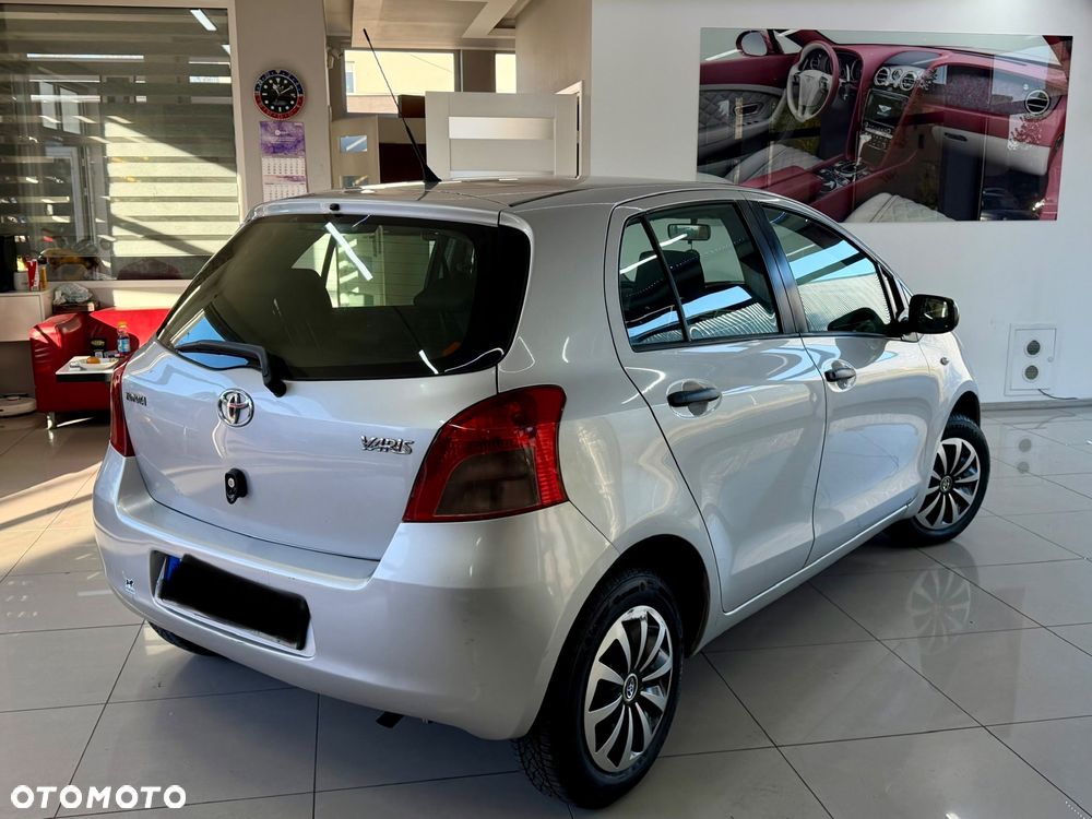 Toyota Yaris 1.0 Luna A/C - 32