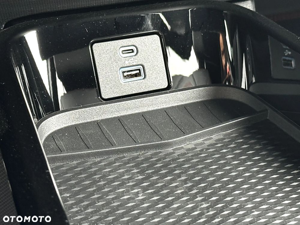 Ford Mustang Mach-E 75kWh AWD Premium - 34