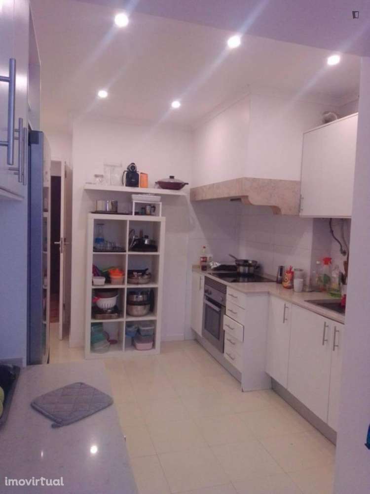 Quarto - localizado em Roma-Areeiro Lisbon - Grande imagem: 5/8