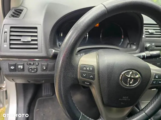 Toyota Avensis 1.8 Sol EU5 - 9