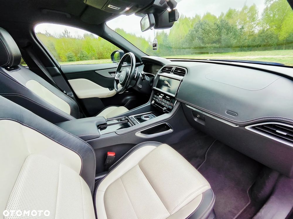 Jaguar F-Pace 2.0 i4D AWD R-Sport - 14