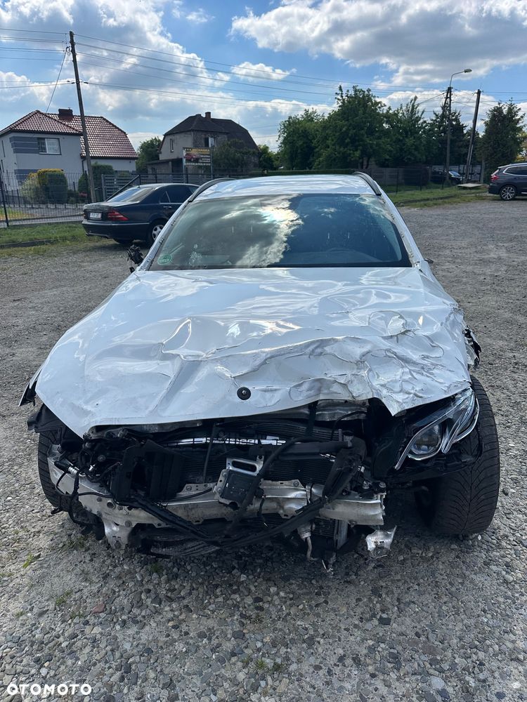 Mercedes-Benz Klasa E 220 d 4Matic 9G-TRONIC Avantgarde - 6
