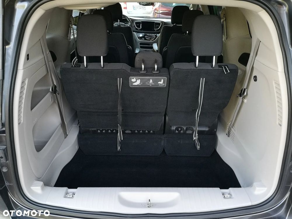 Chrysler Pacifica - 33