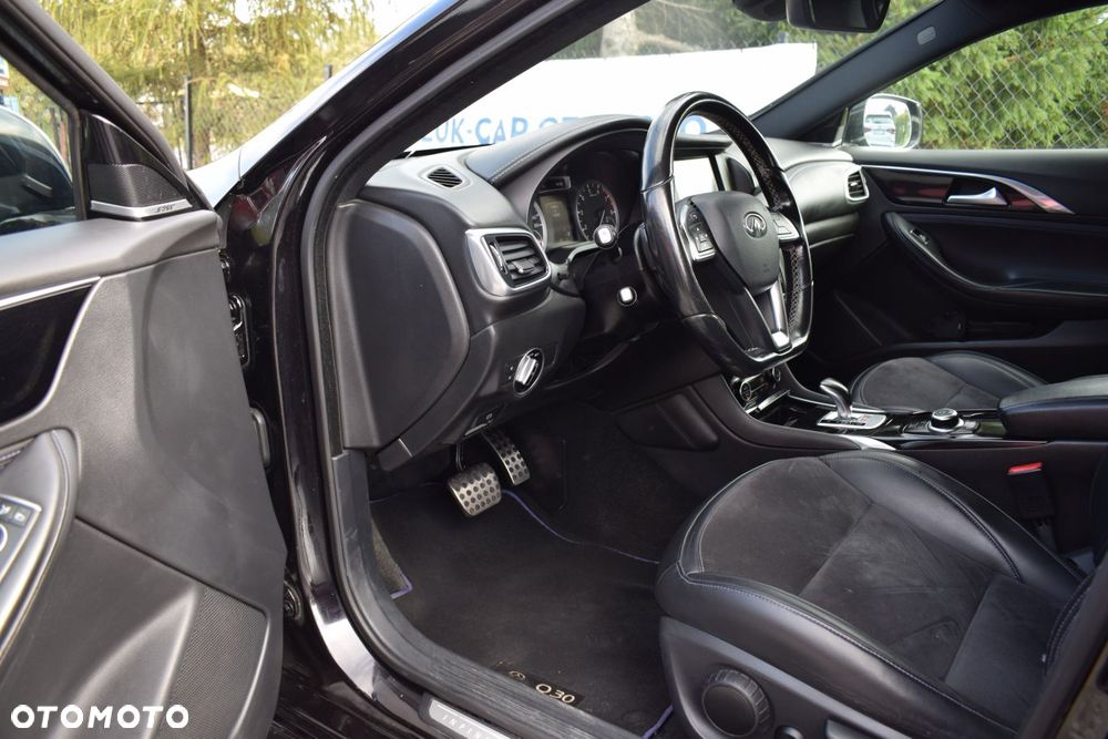 Infiniti Q30 - 8