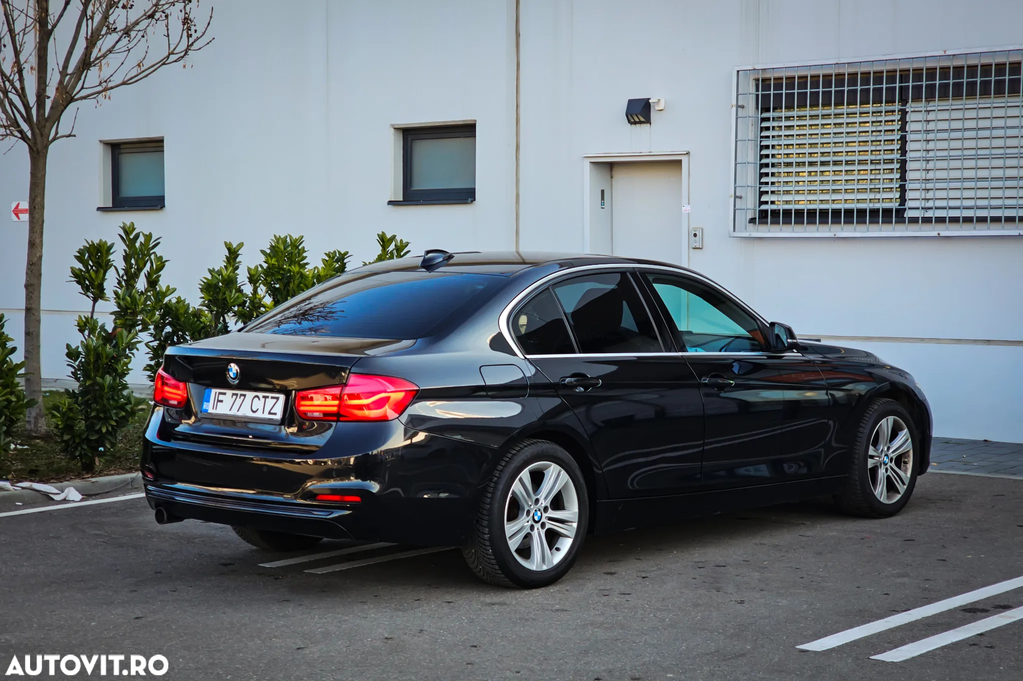 BMW Seria 3 318i Aut. Sport Line - 14