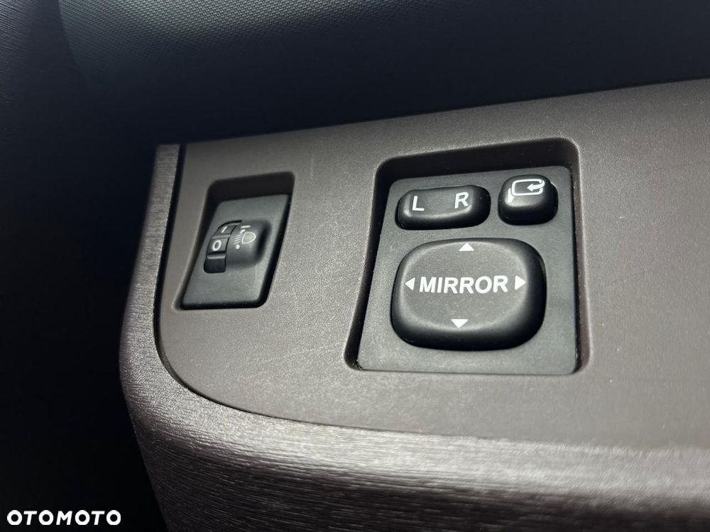 Toyota iQ 1.33 Plus - 14