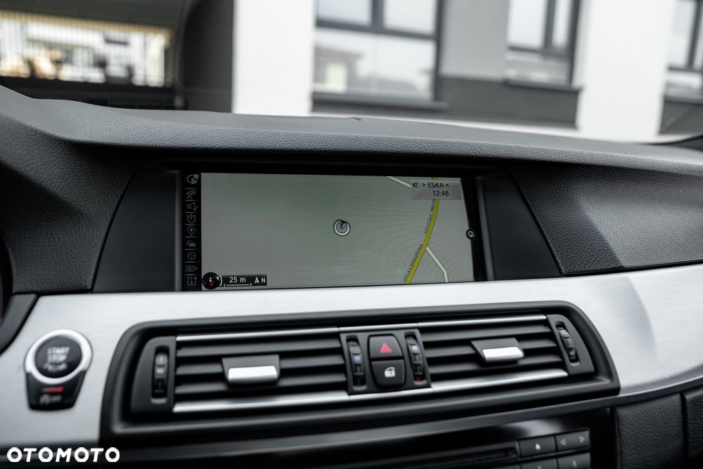 BMW Seria 5 M550d xDrive Touring Sport-Aut - 32