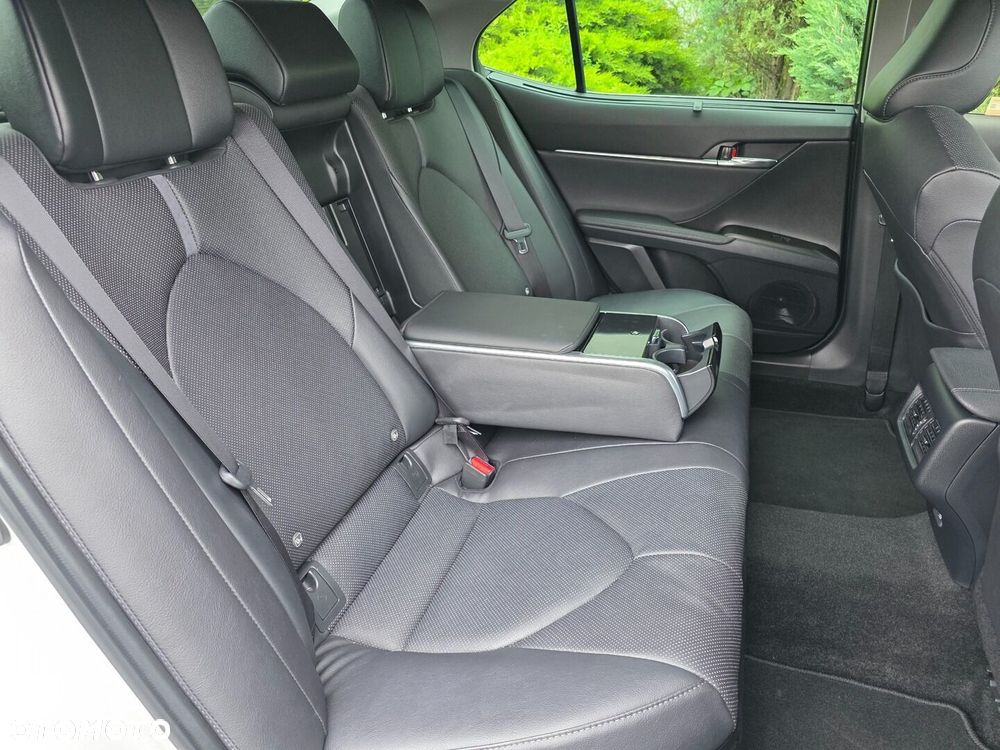 Toyota Camry 2.5 Hybrid Executive CVT - 19