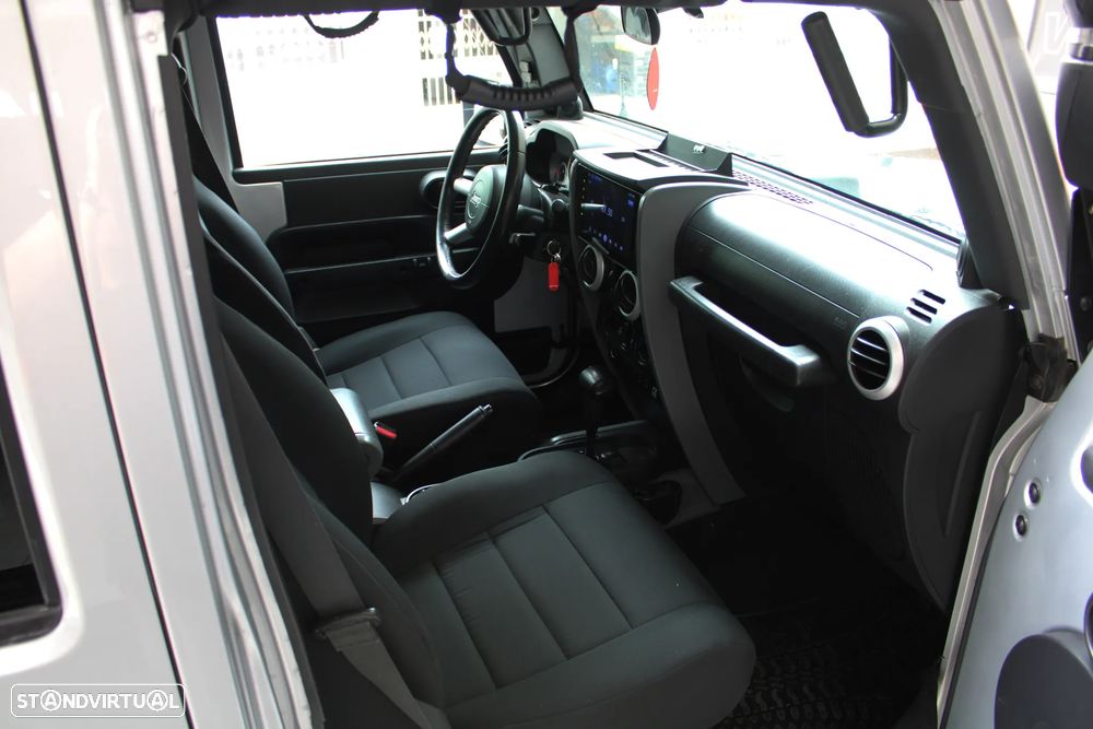 Jeep Wrangler 2.8 CRD ATX Sport - 31