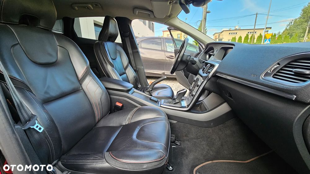 Volvo V40 Cross Country T4 AWD Drive-E Ocean Race - 16