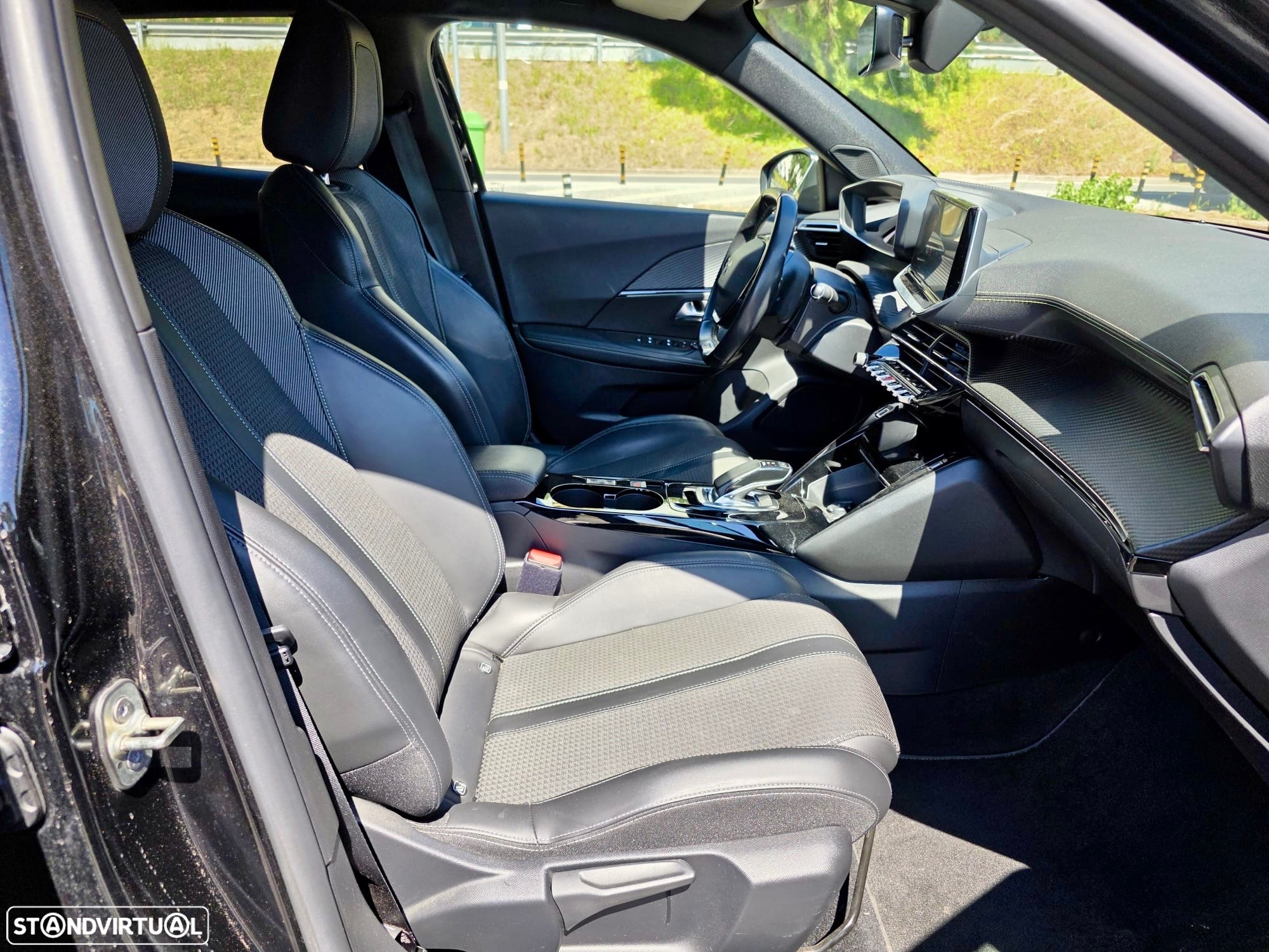Peugeot e-2008 50 kWh Allure Pack - 11