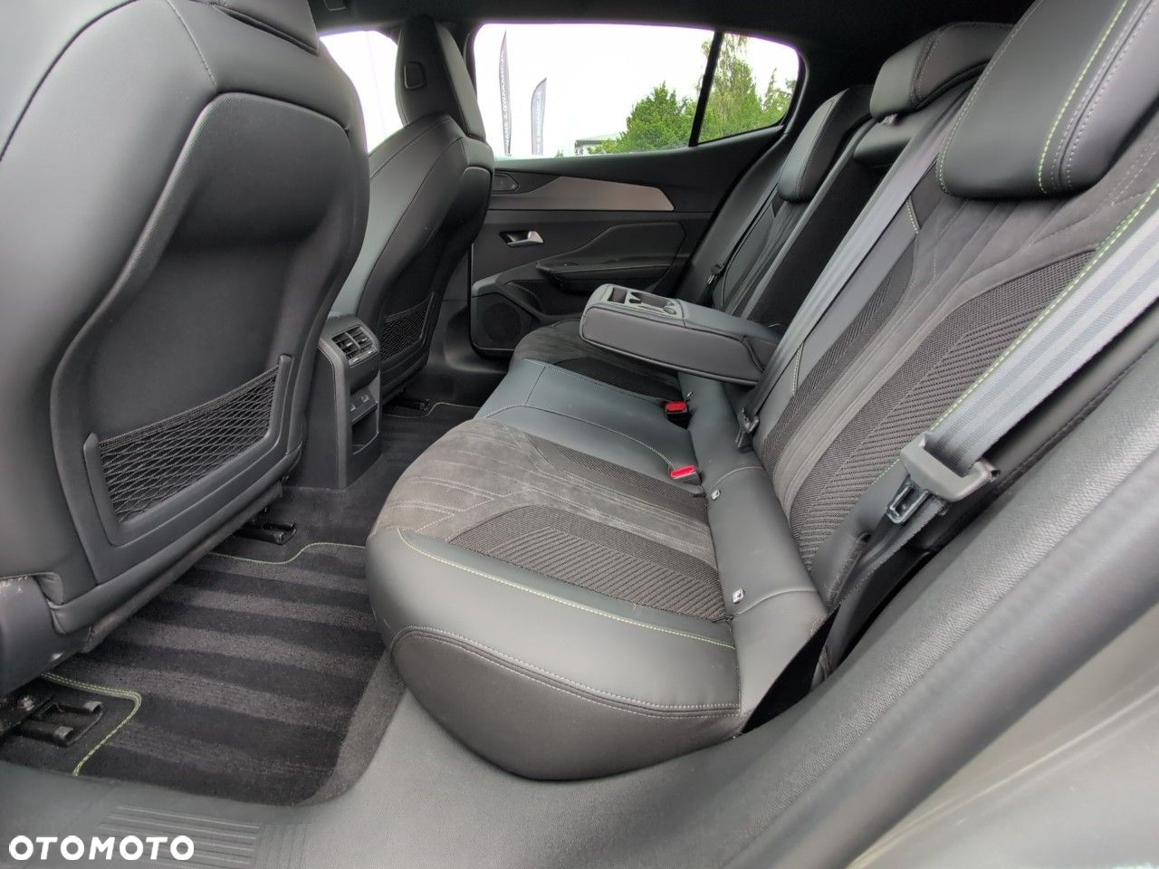 Peugeot 408 - 10